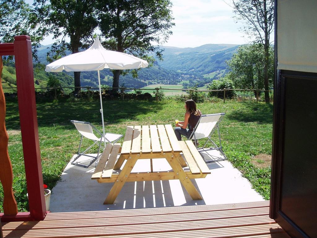 Domaine De La Chaux De Revel Guest House Saint-Martin-Valmeroux Exterior photo