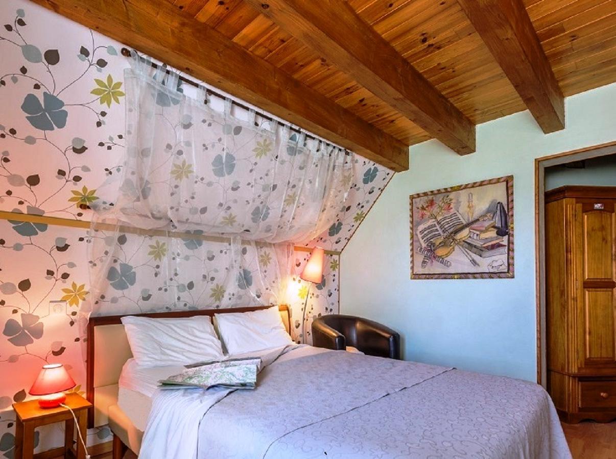 Domaine De La Chaux De Revel Guest House Saint-Martin-Valmeroux Exterior photo